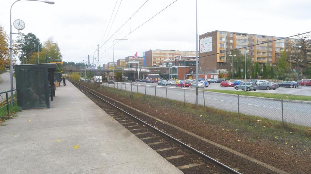 Upprustning av Saltsjöbanan, Fisksätra station 8 (24) Området idag Fisksätra station anlades 1925, men flyttades från sitt ursprungliga läge något norrut 1974 i samband med uppförandet av den nya