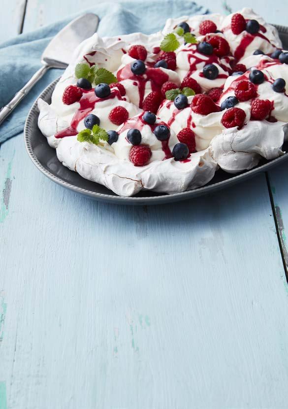 Pavlovamaräng med halloncurd ca 8 port. Tid: 2 tim.