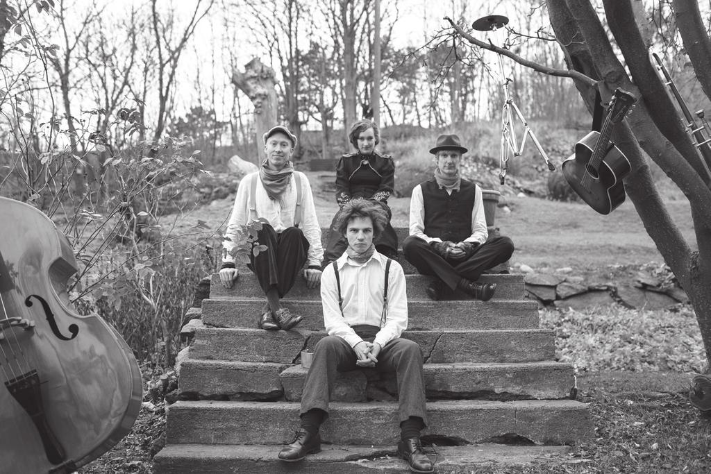 Swing Tarturo Göteborg Swing Tarturo föddes på gatorna i Göteborg under hösten 2009 med avsikten a sprida het tjugo- och tre iotals swingmusik fylld av glädje och underhållning som hämtat ur en
