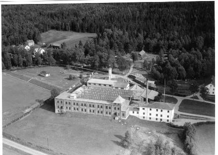 Enda våta processen som förekommit inom väveriet är en ångning av tygerna för att få fibrerna att lägga sig ner.