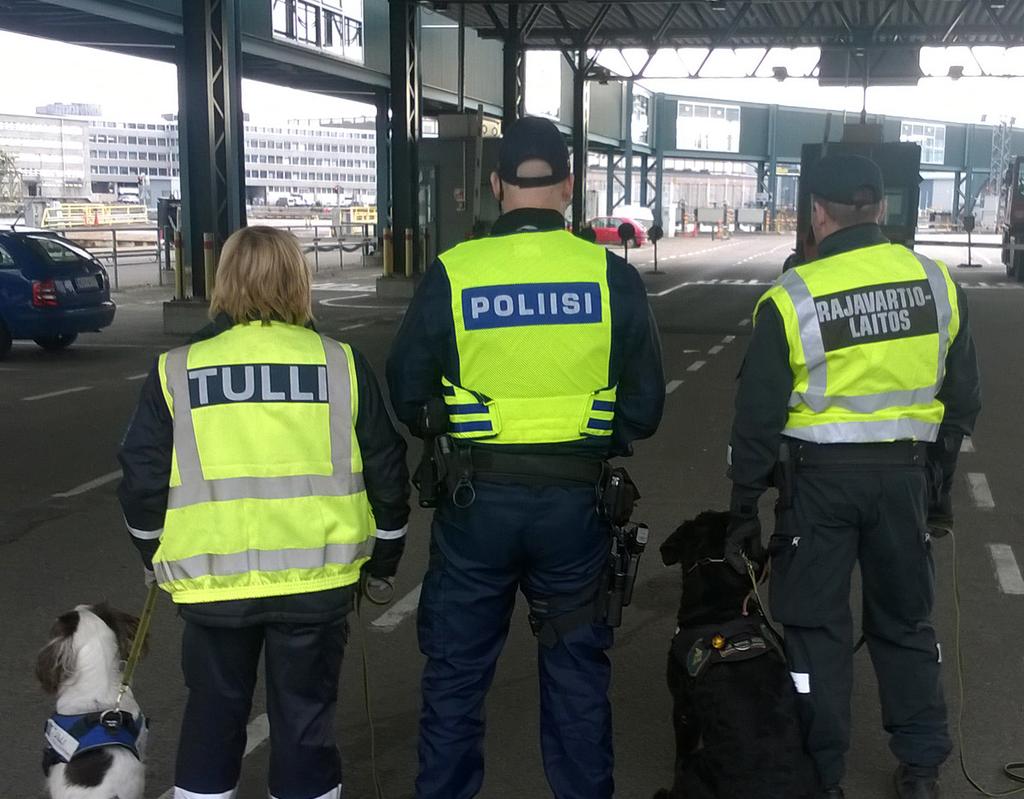 Polisens, Tullens och Gränsbevakningsväsendets gemensamma verksamhet i Helsingfors hamn.