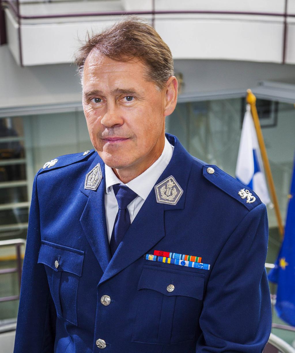 Polisen leds sedan 2015 av polisöverdirektör Seppo Kolehmainen. POLIS- ÖVERDIREK- TÖRENS ÖVERSIKT Polisen i Finland firade sitt 200-årsjubileum 2016.