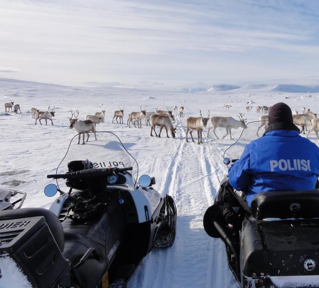 Polisen övervakar också i terrängen - ända upp till