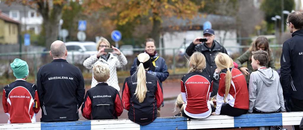 Fler och bättre FRIIDROTTARE Framgångsrikt år för friidrottare i alla åldrar 2017 omfamnar inte bara Daniels Ståhls många och långa diskuskast och hans VM-silver, 18 svenska rekord och en bred och