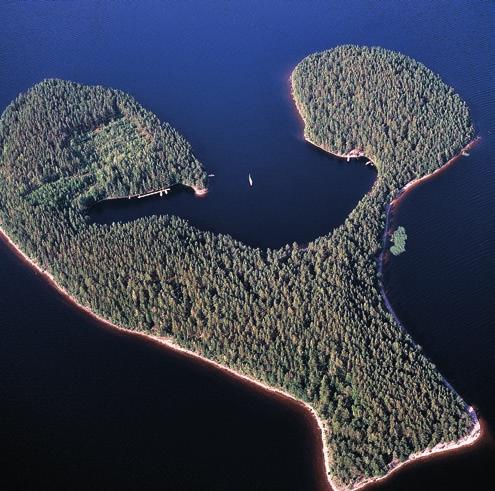 Serien presenterar och ger tips om intressanta besöksmål inom HSR rf:s verksamhetsområden Påverka, svara och vinn! Arto Hämäläinen Satamosaari är en åsö som är typisk för södra Saimen.