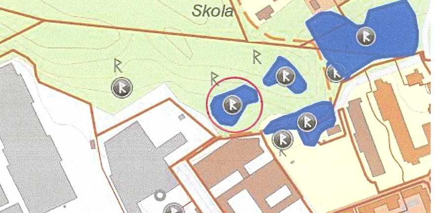 Inom själva planområdet finns inga registrerade fornlämningar, men omedelbart norr om området ligger gravfältet RAÄ 53, som möjligtvis tangeras av planområdet.