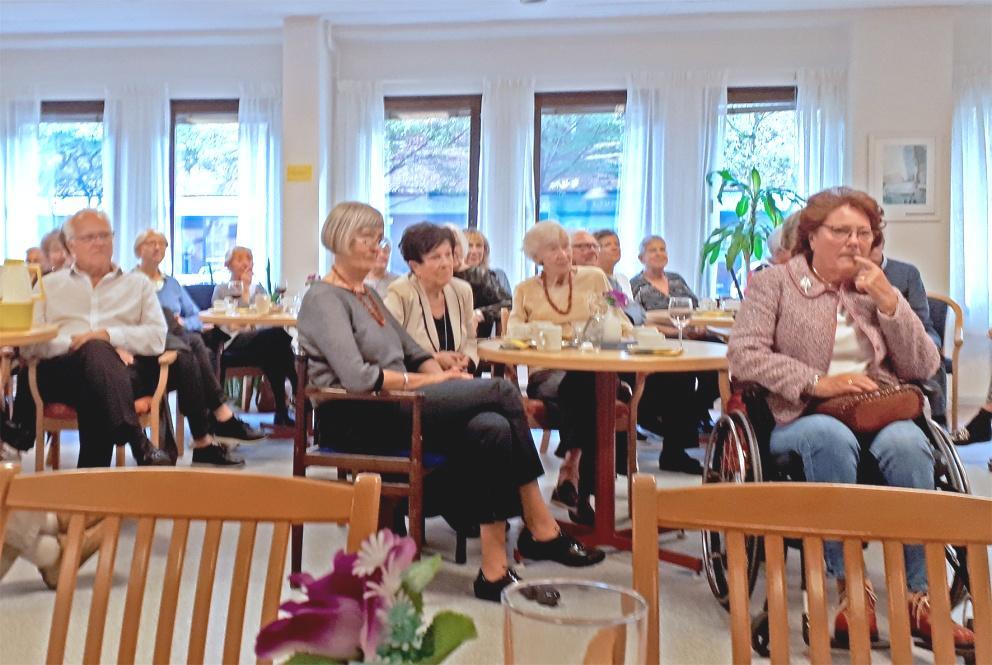 20181003 Text och bild: Göran Lindskog Lokalen på Baltzarsgatan var fylld till sista plats och förväntningarna var höga när Marianne Mörck kom för att