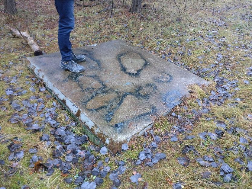 Figur 3 En lucka med okänt syfte upptäcktes vid platsbesök 3.3 Geodetisk inmätning Inmätning av berget utfördes 2016-10-18.