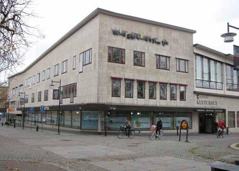 Familjen Åhman blir de sista ägarna fram till försäljningen 1954, därav namnet Åhmanska huset och senare även Åhmanska parken, vid Alingsås kulturhus entrésida.