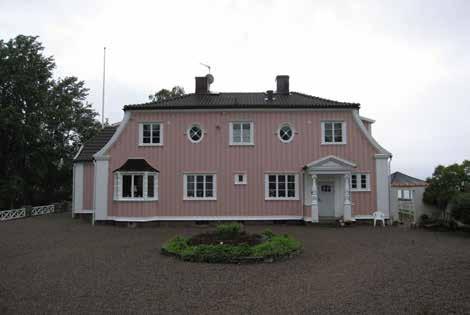 Apotekaren Mossberg köpte upp en stor del av markerna på udden mellan Bergsjödalsviken och Bodarnaviken.