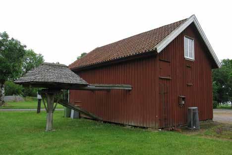 Det är en lång tidsperiod och den delas in i stenålder, bronsålder och järnålder. Fornlämningsbilden i området karaktäriseras framför allt av stenåldersboplatser, rösen, gravfält och domarringar.