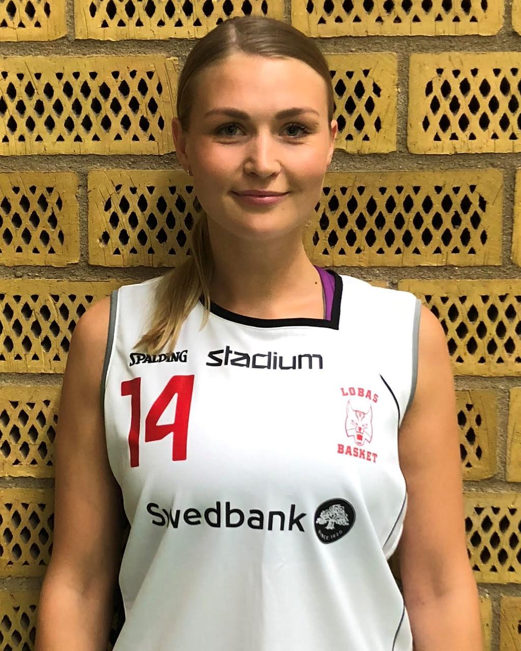 Sofia Svensson Född: 1995 Längd: 175cm Andra klubbar: Dubbellicens EOS/LOBAS, North Central College (USA), Ammerud Basket (Norge), VSTV Wuppertal Basketball (Tyskland)