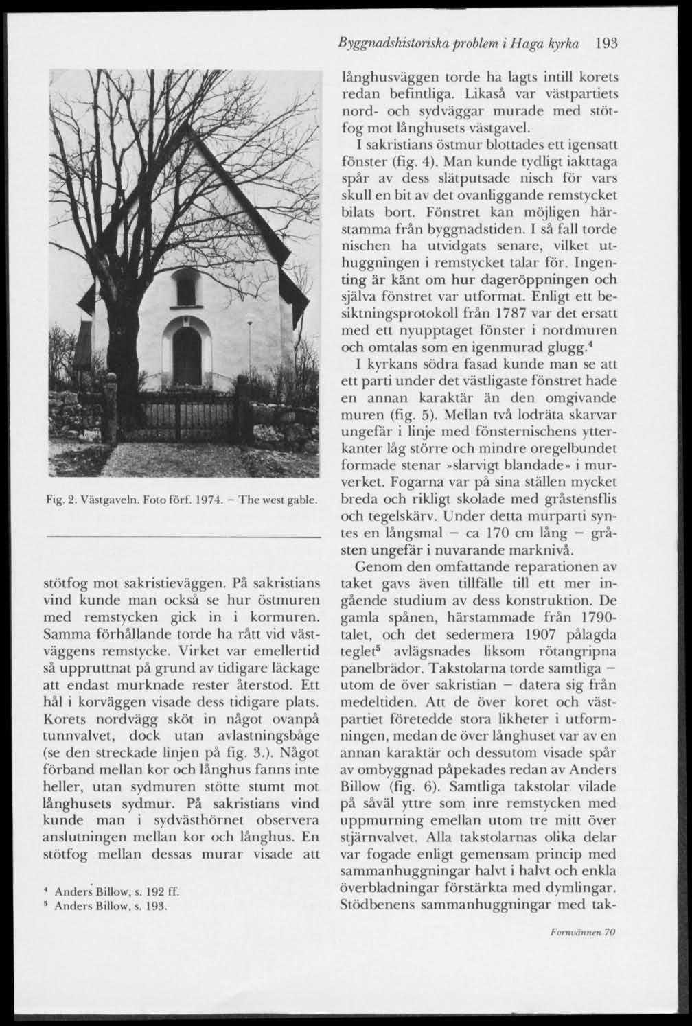 Byggnadshistoriska problem i Haga kyrka 193 Fig. 2. Västgaveln. Foto förf. 1974. - The west gable. stötfog mot sakristieväggen.