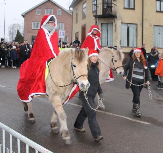 "BÄSTA JULMARKNADEN" 2016 år julmarknad blev "den bästa" sedan Floby Marknadsförening nystartade evenemanget 2012. - Äntligen fick vi ett riktigt bra marknadsväder även om vi inte hade snö på gatorna.