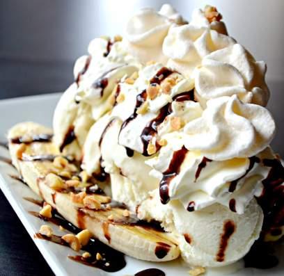 DESSERTS Avsluta kvällen på bästa sätt. Dela, eller beställ en dessert för endast dig själv. Vi anser inte att ett restaurangbesök är fulländat om man inte unnar sig en dessert.