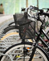 Idag finns ett underskott på cykelparkeringar längs vissa stråk i de centrala stadsdelarna.