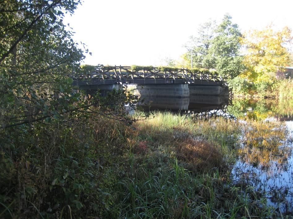 Figur 6. Vägbron vid Ståloppets utlopp. 3.4 Stensjön Stensjön är ca 0,50 km 2 stor.