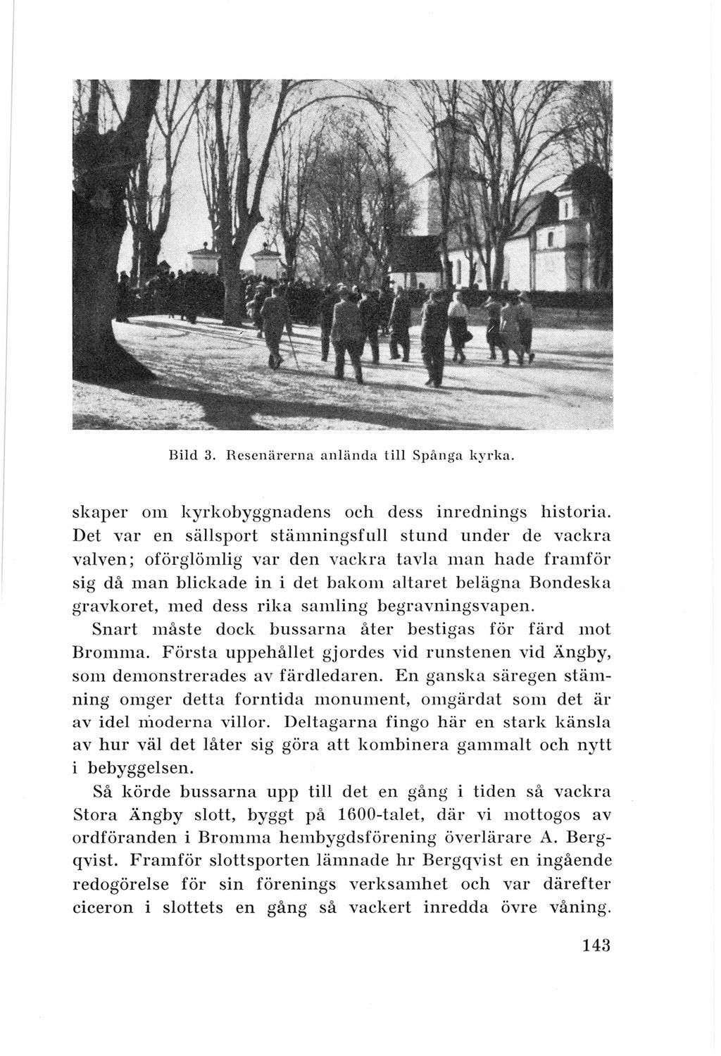 Bild 3. Resenärerna anlända till Spånga kyrka. skaper om kyrkobyggnadens och dess inrednings historia.