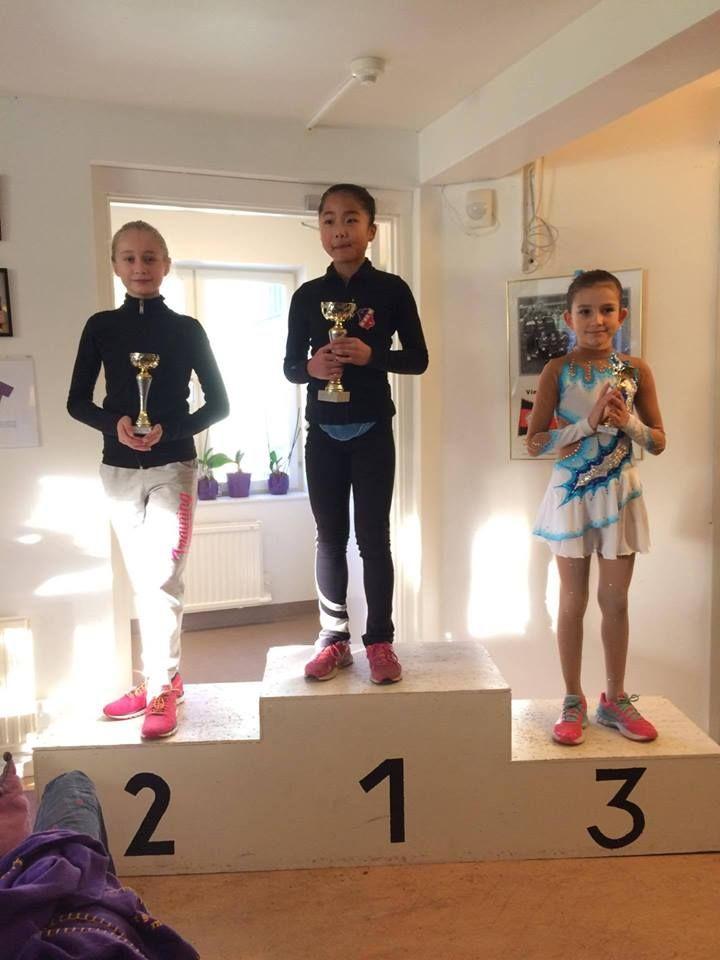 Malin Steén, Älta Trophy, 1:a plats Maja Moldenes, Hallmans Trophy, 2:a plats Hallmans Trophy 26-27/11 Minior B, grupp 1 (16) 2.