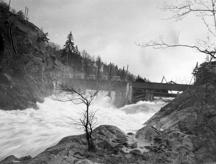 Under 1700- och 1800-talen förekom svåra översvämningar vid Vänern vid ett flertal tillfällen.