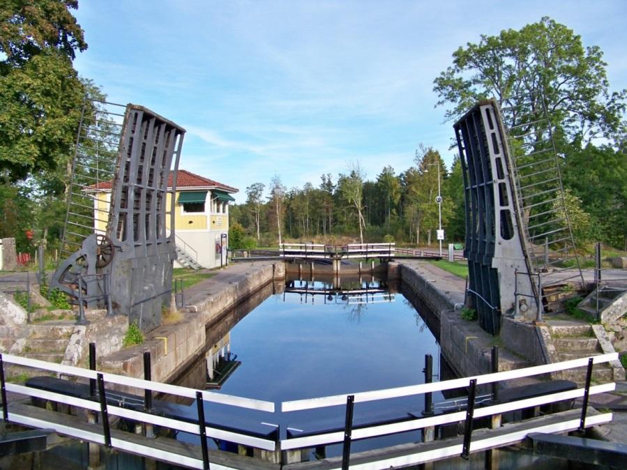 Figur 23. Slussen i Forsvik. 4.2.2 Vätterns reglering 1928 började vattennivån i Vättern att regleras. Fram till 1958, då dagens vattendom kom var friheten i regleringen liten.