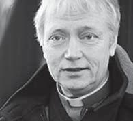 Om man inte opererade var det kanske hans sista år. Tänkte på barnbarnen Hans har inget minne av sina mor- eller farföräldrar. Han tänkte på sina barnbarn skulle de inte kunna minnas sin morfar?