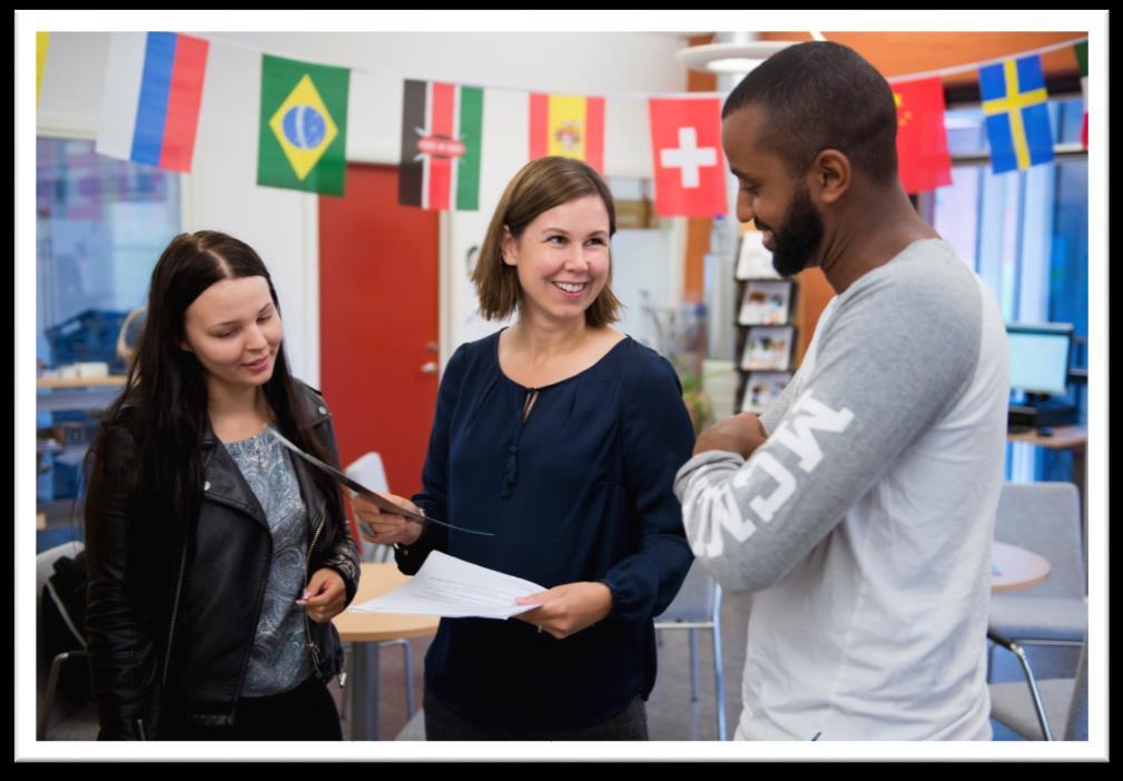 Läroplanens mål Gymnasiet Skolan ska bidra till att elever får en identitet som kan relateras till inte bara det specifikt svenska utan