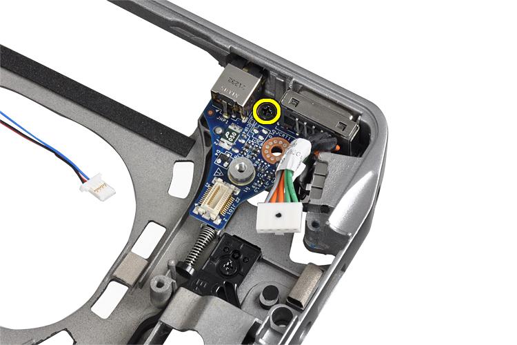 d) mediakort e) handledsstödet f) bluetooth-modul g) tangentbordet h) tangentbordsram i) kåpan j) den optiska enheten k) hårddisken l) batteriet m) ExpressCard (ExpressCard-kort) n) SD-kortet 5.