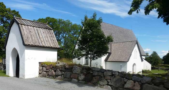 Årets uppstartsresa 26 augusti I år kommer vår resa att gå västerut. Resan börjar som vanligt vid Jakobsbergs Busstation. Därifrån åker vi till en plats norr om Enköping som heter Härkeberga.