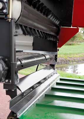 Tre kraftfulla och slutna spridningsvalsar sprider noggrant ut både majs- och gräsensilage och ser till att grödorna är jämnt