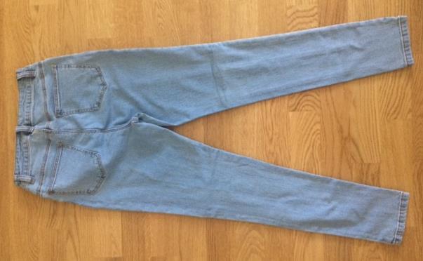 4.3 Utvärdering av guide företagets designtekniker Ett par jeans, figur 4, mättes av tre
