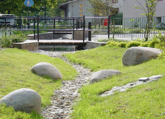 Vattenspegeln är framförallt utformad för visuellt intryck men kan också fungera som uppsamling av dagvatten.