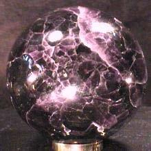 Färgcentra En av orsakerna till att punktdefekter i joniska kristaller är så viktiga är deras optiska egenskaper Många av dem påverkar helt enkelt kristallens färg Därmed är de också kända som
