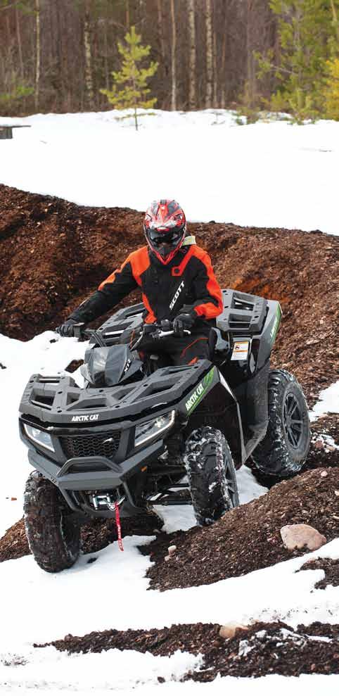 Arctic cat Xr 700 LtD En förfinad fyrhjuling in i minsta detalj. TexT: STefan Sund Bild: MaTTiaS klockar Det första som slår en är hur snygg maskinen är med sina Audi-lika LED-lampor fram som bak.