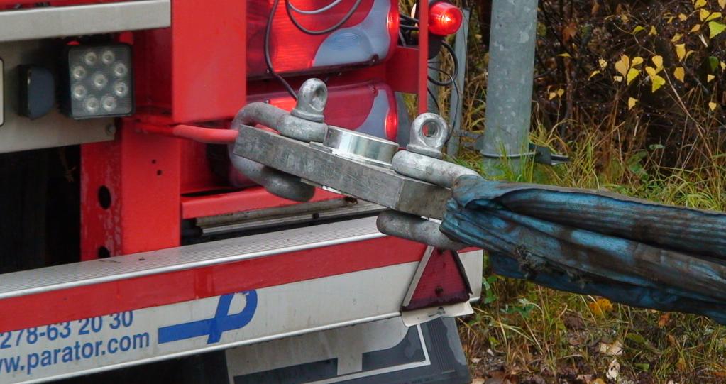Därefter flyttades push-fordonet och lastaren en meter så att alla hjul kom ur eventuella gropar innan ett nytt försök gjordes.