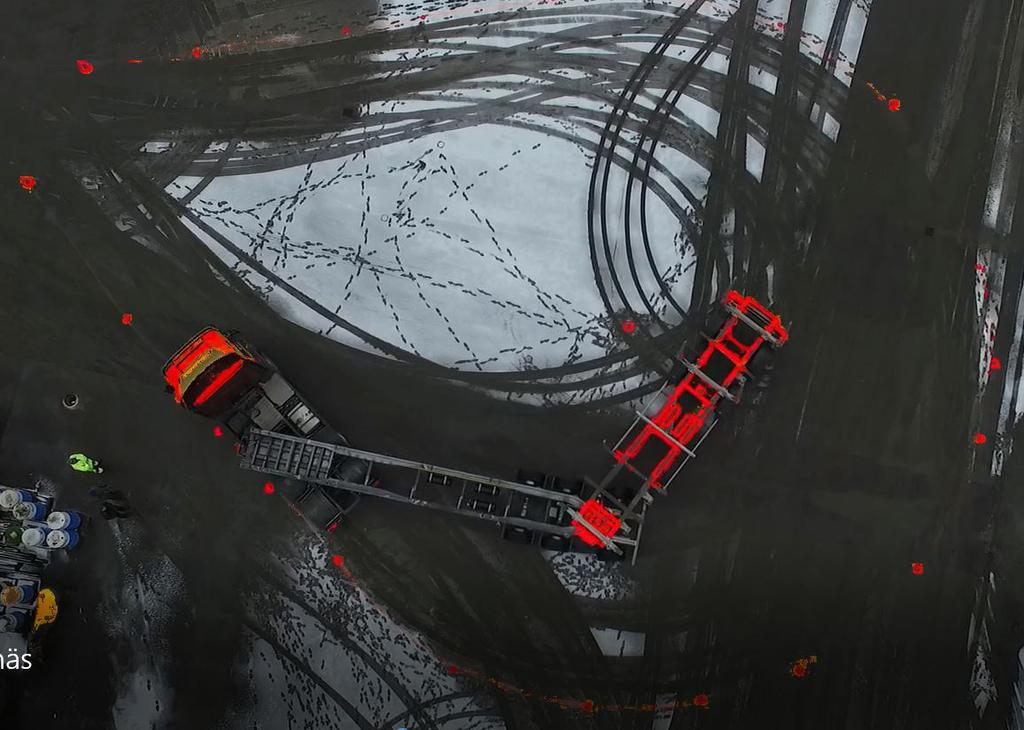 SYSTEMVIKT Då systemvikten bör hållas så låg som möjligt användes målvikter från alternativa system på hjälpdrift med tandemdrift, vilket ger drift på dragbilens bägge bakaxlar.