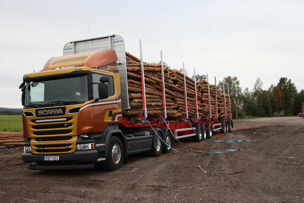 Figur 17. Push-fordonet den 9 september 2016. Provlastning av fyra travar till bruttovikt 74 ton.