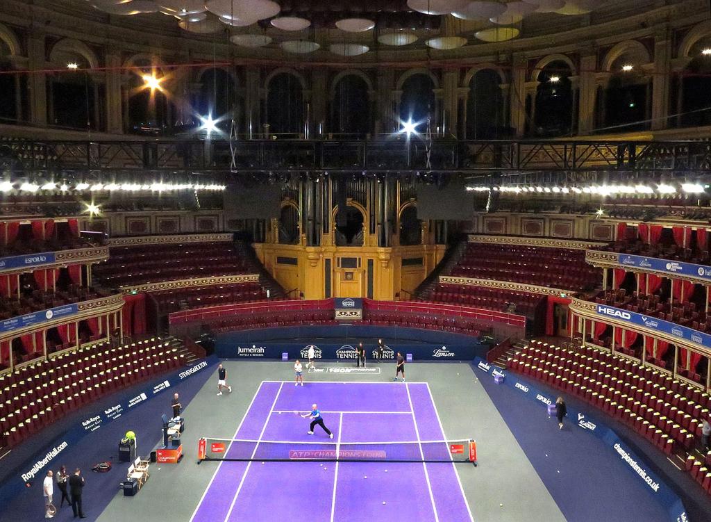 Royal Albert Hall öppnades 1871 och är platsen för filmpremiärer, cirkusframträdanden, konserter och