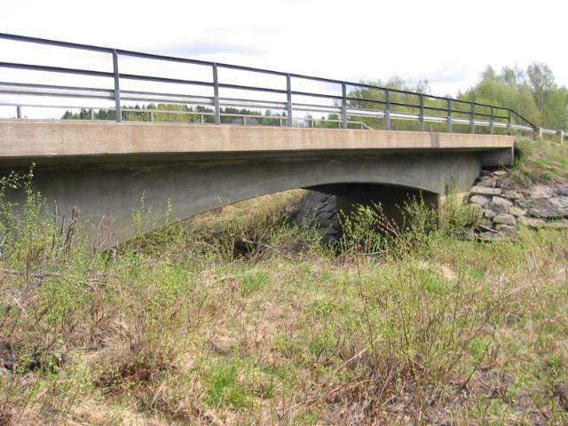 Kollektivtrafik Längs vägen finns en busslinje och en länstaxi. Busslinje 140 mellan Kålaboda och Robertsfors går två gånger per dag tur-och retur vardagar.