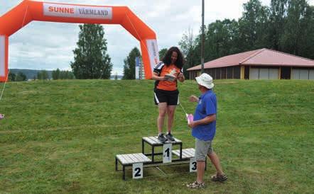 LOUISE JONA STOR GRABB Vid SM tävlingarna i Sunne blev Louise stor grabb nummer 36 och hon blev den 17 kvinnliga kastare som får denna titel. Det finns 19 herrar som innehar den utmärkelsen.