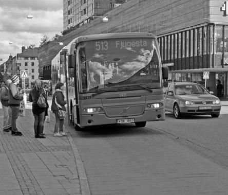 Säkrare trafikmiljö 8a Det är rimligt att sänka hastighetsgränsen till 3 km/tim på gator där det finns många fotgängare och cyklister Andel som instämmer 1 8b Andel som instämmer 1997 3, 5 1, 15 74