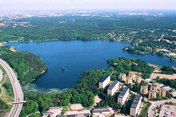 Nackasjöar Ältasjön Ältasjön är en stor, grund och näringsrik sjö. Den sydvästra fjärdedelen tillhör Stockholm och ingår i Flatens naturreservat. Resten av sjön tillhör Nacka kommun.