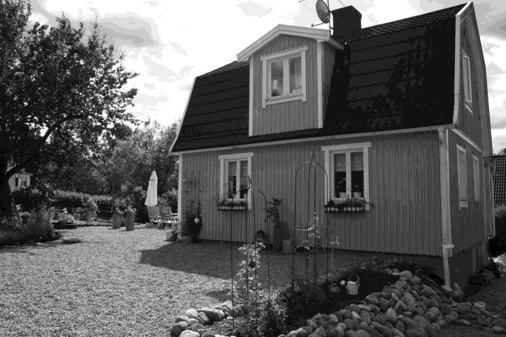 Telefonstationen Vendelsö Allé 9 (Stockholmsv. 70) Det första huset byggdes år 1907 på en tomt om 4970 kvm i kvarteret Engelskan av Carl Johan och Anna Nilsson (född Pettersson, år 1864).