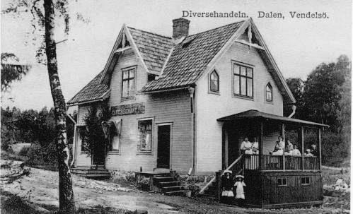 Diversehandeln Dalen Fotot från ca 1913, poststämplat 1914. Då var ägaren C.F. Jonsson, handlande. Affären fungerade fram till början av 1920-talet.