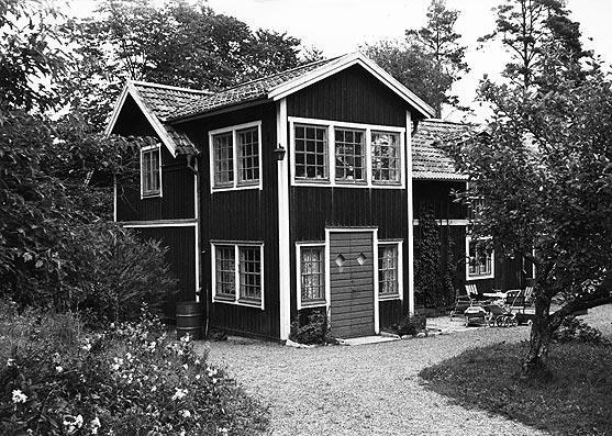 Kvarnängens huvudbyggnad Låg öster om nuv. läkarvårdscentralen, som byggdes 1985. Ursprungligen ett torp med anor sedan 1600-talet. Ursprungligen Qarntorp.