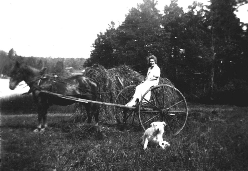 Ingrid Augustsson, född Sjölund år 1901, på