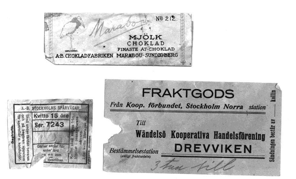 ytter- och innervägg. Fotografiet finns hos fam. Huss, tillsammans med de gamla lapparna nedan.