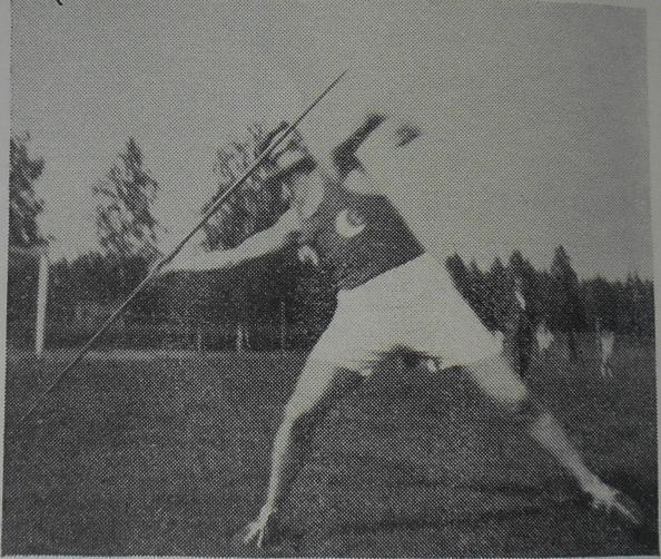 De övriga lagen i vårt närområde spelade i följande serier säsongen 1933 1934. Uppsvenskan II: Leksand. Dalaserien Klass I, Grupp 1: IFK Mora, Vansbro AIK, Malungs IF, Sollerö IF och Eldforsens SK.