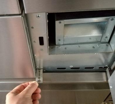 eldstaden och kan ändras med hjälp av ett handtag som finns på framsidan av
