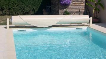 Pooltäckning och överdrag Med ett överdrag håller du poolen ren och förhindrar att både vatten och värme dunstar.